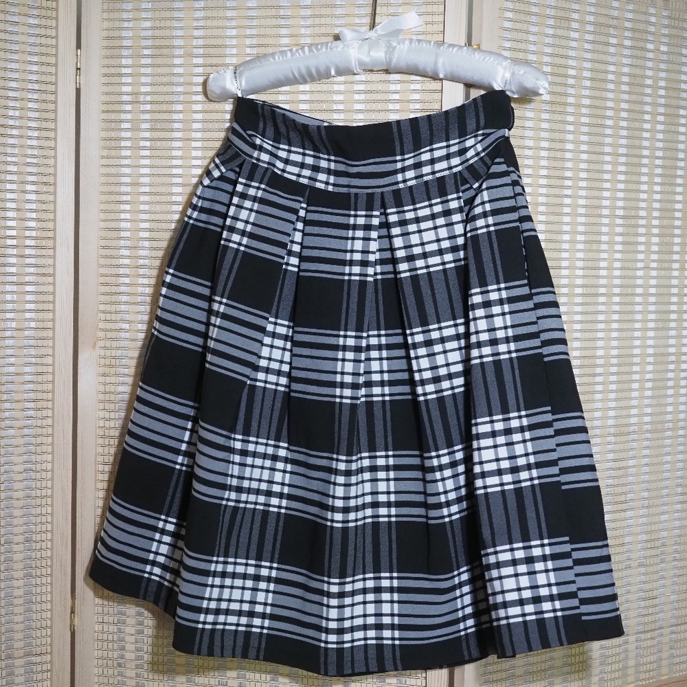 Plaid High Waist Midi Skirt in Black and White